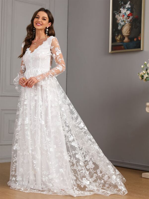 V Neck Floral Embroidery Mesh Overlay Maxi Wedding Dress White Elegant Long Sleeve Bridal Dress,Bride