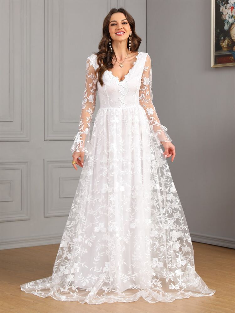 Robe de mariée maxi blanche à manches longues, col en V, avec broderie florale et superposition de maille. Robe de mariée élégante pour la mariée au printemps et en vacances - Blanc - Voir 5