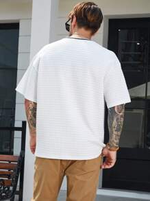 Manfinity Homme 男款寬鬆字母印花T恤，配有對比邊飾 - 白色 - 查看 2