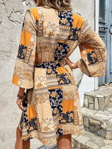 SHEIN VCAY Vestido con cinturón con estampado de retazo floral de cuello cruzado