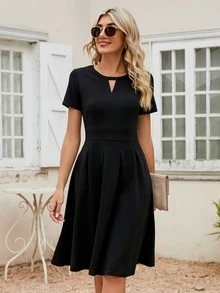 Keyhole Neckline Hidden Pocket Dress - Black - View 3