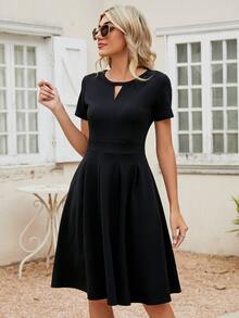Keyhole Neckline Hidden Pocket Dress - Black - View 4