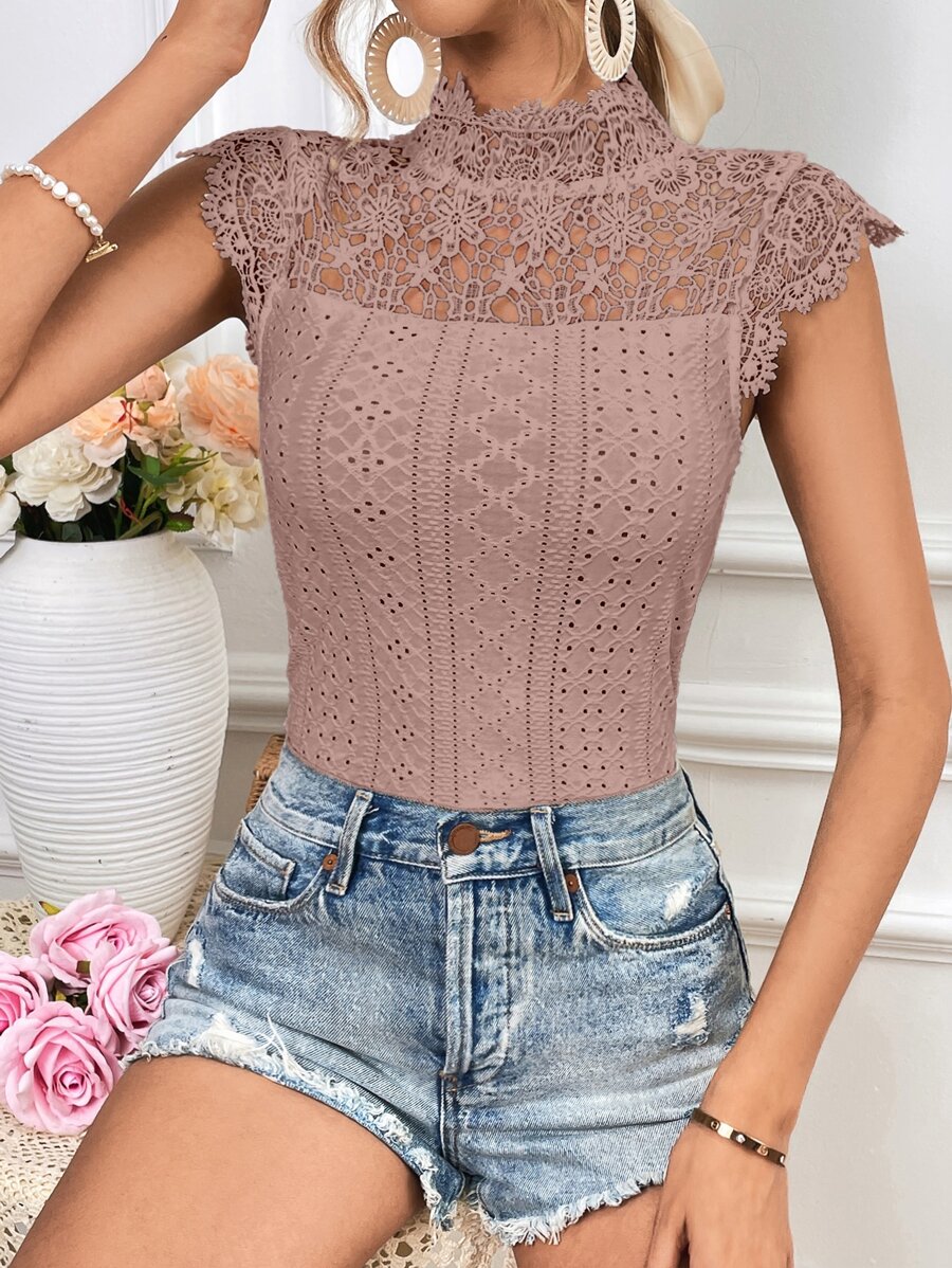 SHEIN Privé Áo thun nữ Nút Tương phản ren Tranh thêu màu trơn Giải trí - Bụi hồng - Xem 1