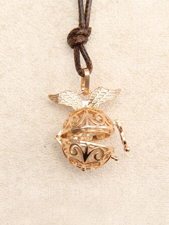 鏤空魚吊墜項鏈