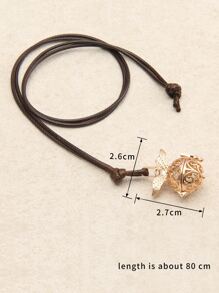 Halskette mit Anhänger, Loch, Fisch