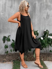 SHEIN LUNE 大碼素色手帕下擺吊帶洋裝 - 黑色 - 查看 6