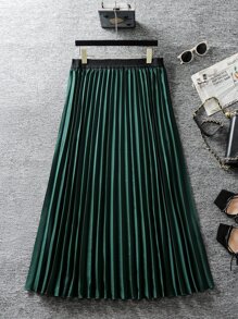 Franclia Plus Solid Pleated Hem Skirt - Dark Green - View 2