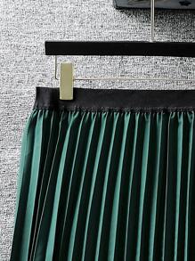 Franclia Plus Solid Pleated Hem Skirt - Dark Green - View 3