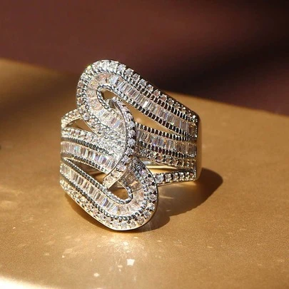 方晶鋯石裝飾戒指