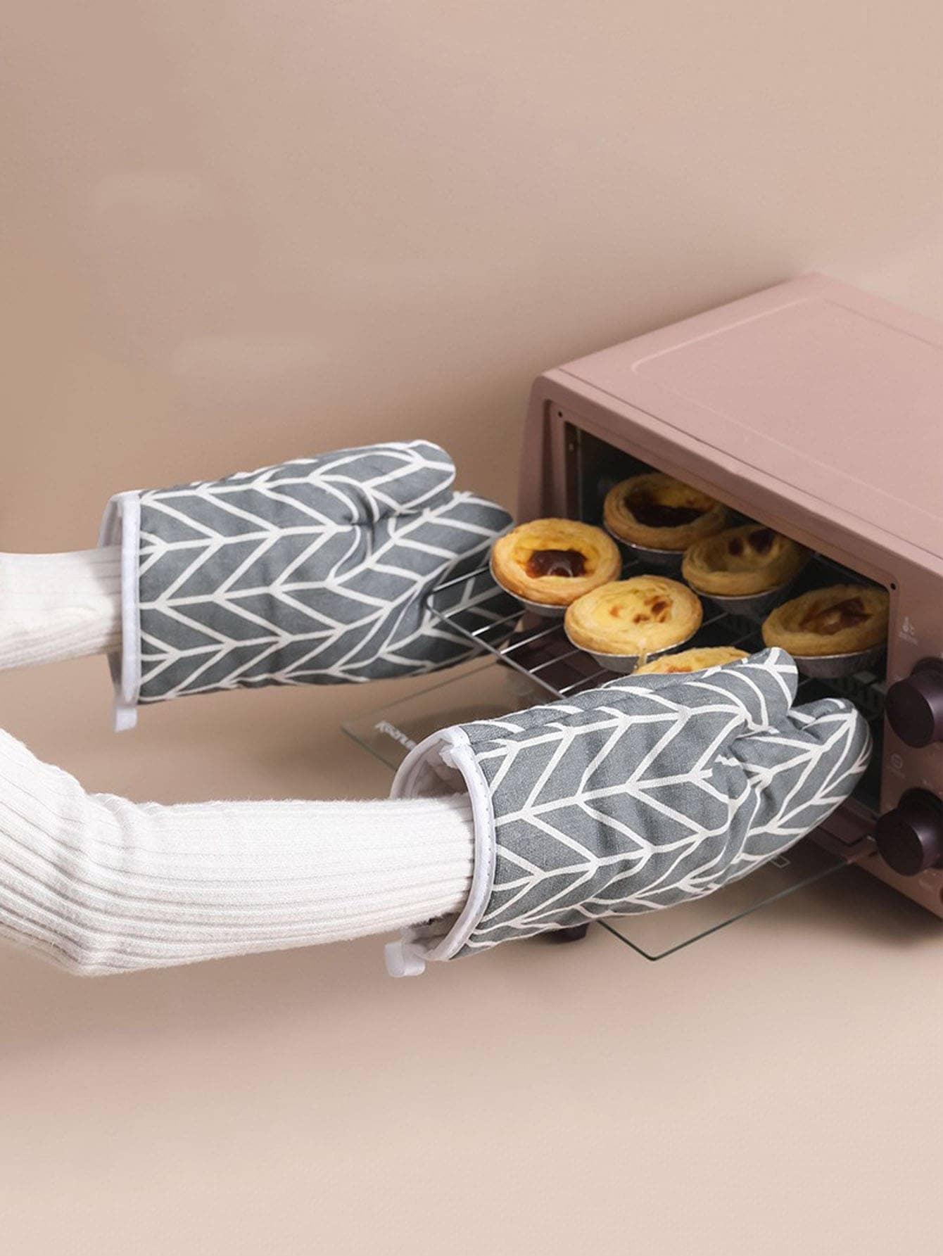 1pc Polyester Heat Insulation Baking Gloves,Minimalistic Grey Chevron Pattern Non-slip Gloves, Kitchen Tool