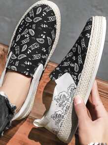 Men Paisley Pattern Slip On Canvas Shoes, Sporty Outdoor Sneakers - Multicolor - View 2