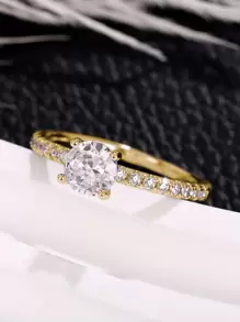 时尚优雅的立方氧化锆装饰戒指