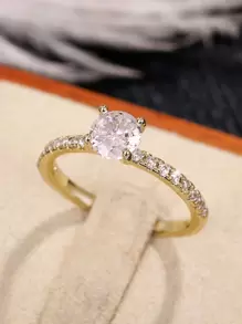 时尚优雅的立方氧化锆装饰戒指