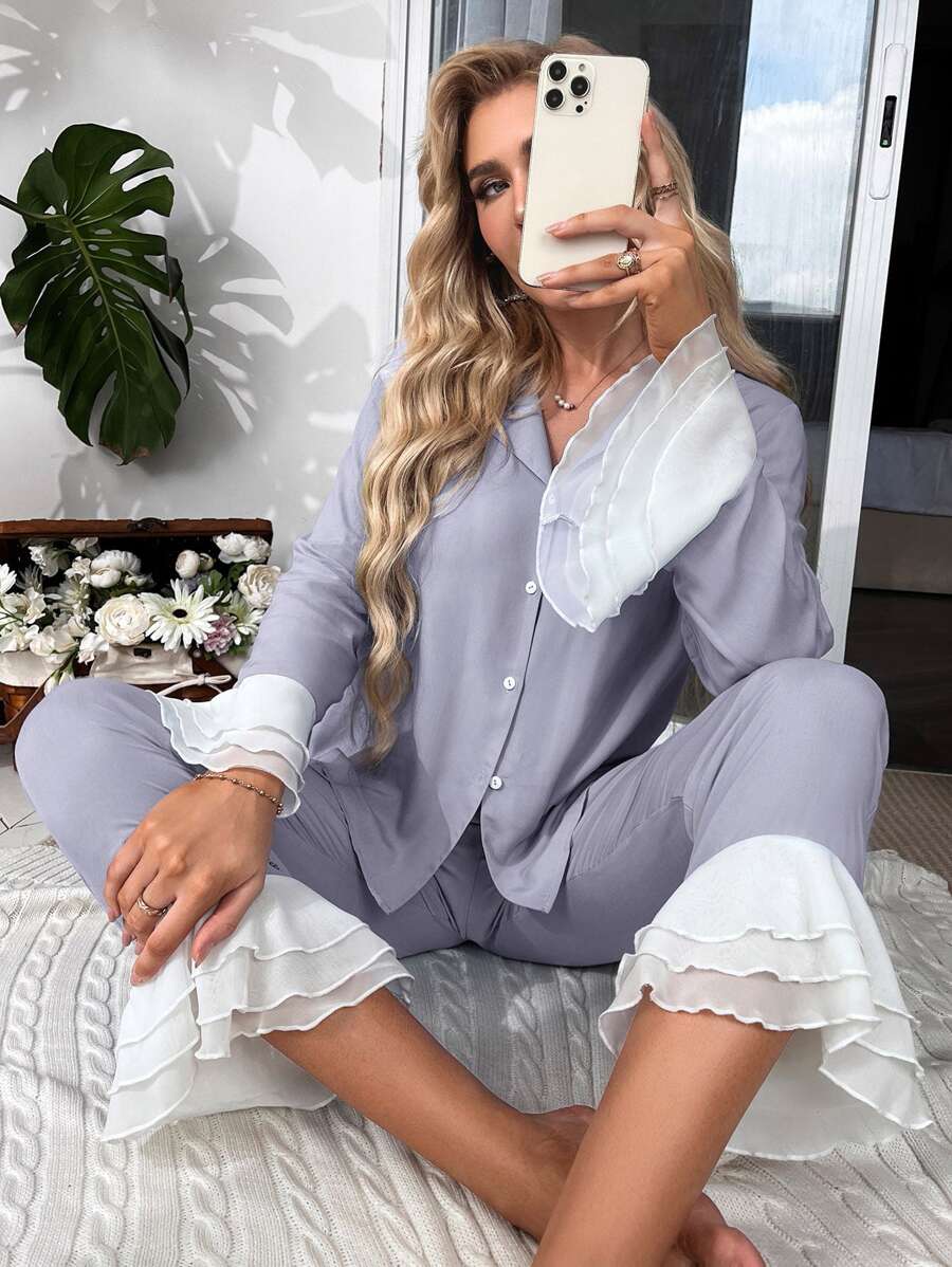 Conjunto de pijama pantalones con blusa de manga con volante bajo con fruncido en contraste