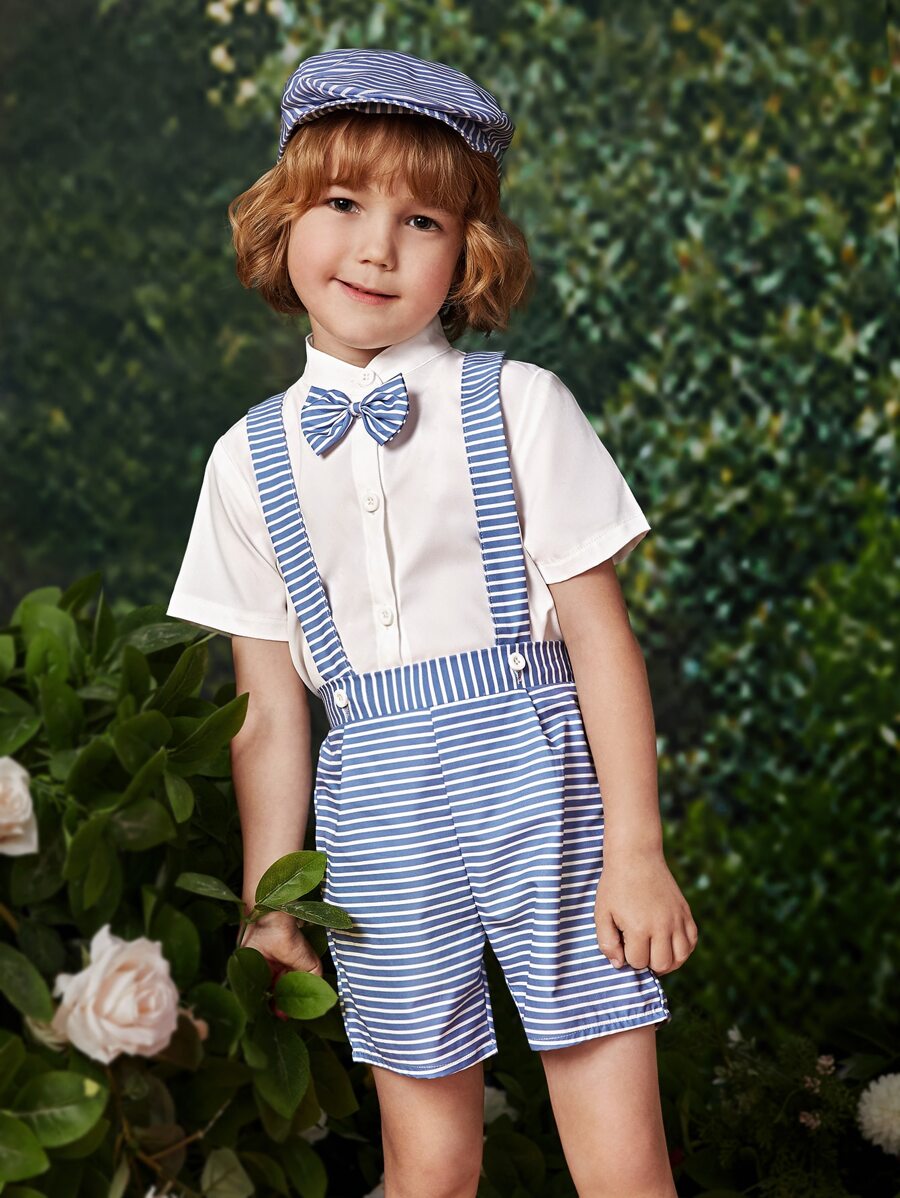 小男童前蝴蝶結襯衫和條紋圖案背帶短褲和帽