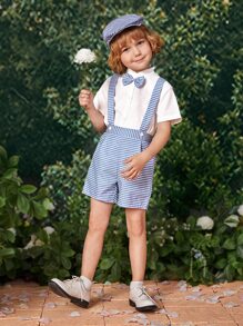 小男童前蝴蝶結襯衫和條紋圖案背帶短褲和帽