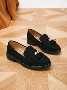 女士秋冬流苏装饰尖头平底鞋，时尚黑色仿麂皮乐福鞋 - 黑色 - 查看 3