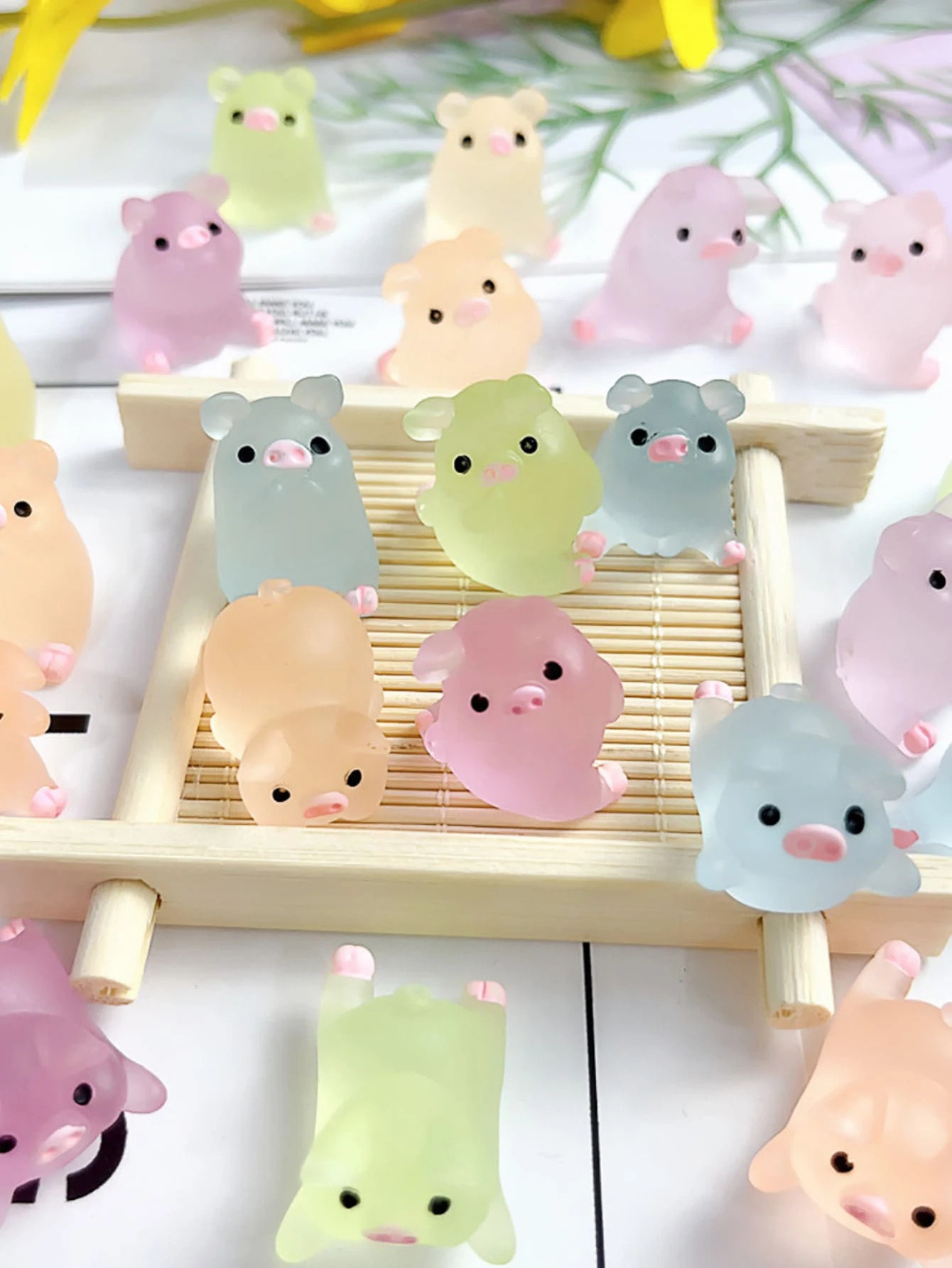 6pcs Pig Design Glow In The Dark Random Color Decoration Craft, Small Cute Ornament For Home Decor Best Gifts Birthday - Multicolor - View 1