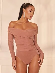 SHEIN BAE Body de hombros descubiertos fruncido lateral brillante - Rosa Oxidada - Ver 1