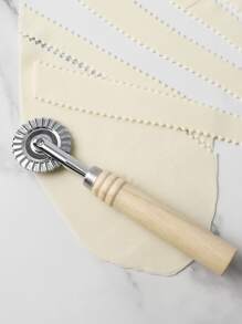 1把鋅合金和木柄披薩刀,意大利麵條刀-切麵包,麵團,蔥油餅,派,糕點,華夫餅,麵條等多功能廚房小工具 - 彩色 - 查看 7