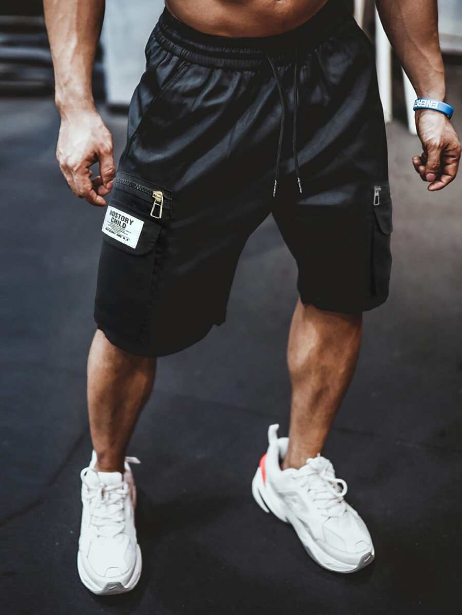 Manfinity Homme 寬鬆男款字母貼片附蓋口袋工人短褲 - 黑色 - 查看 1