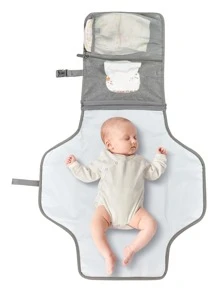 Przenośna mata do przewijania pieluch dla niemowląt - torba podróżna do przewijania pieluch dla niemowląt z kieszenią na chusteczki, inteligentna mata do przewijania, zestaw do podróży dla niemowląt, prezent dla noworodka dziewczynki i chłopca - szary, klasyczny - Szary - Zobacz 5