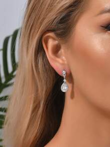 أقراط الزفاف الأوروبية والأمريكية ذات الشكل الرائع والمنفذة بالكامل بحجم 1زوج والتي تتكون من مادة إدخال زركونيا مكعبة Aaa