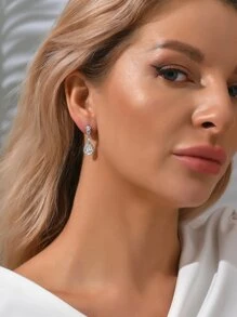 أقراط الزفاف الأوروبية والأمريكية ذات الشكل الرائع والمنفذة بالكامل بحجم 1زوج والتي تتكون من مادة إدخال زركونيا مكعبة Aaa