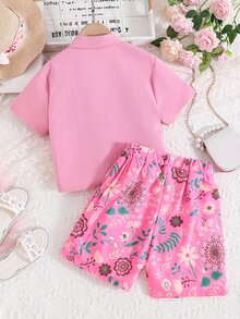 女孩西裝領襯衫和印花短褲