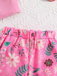 女孩西裝領襯衫和印花短褲