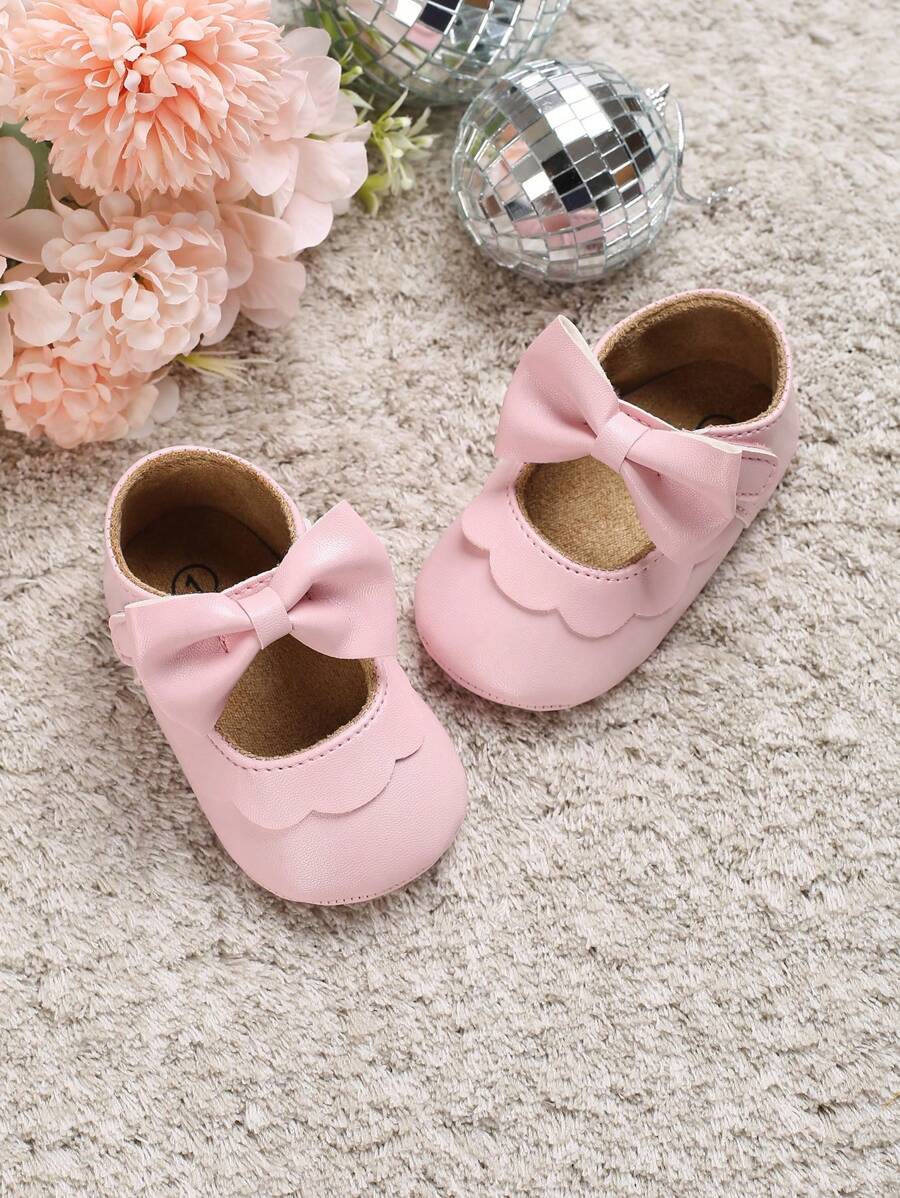 學院粉色瑪麗珍鞋適用於女孩嬰兒蝴蝶結裝飾貝殼邊平底鞋