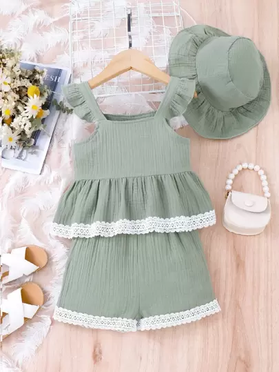 小女童荷葉邊花邊下擺上衣和短褲和帽