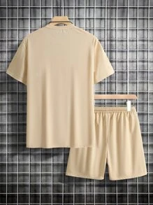 Manfinity Hypemode Hombres con estampado de letra de color combinado Camiseta & de cintura con cordón Shorts - Caqui - Ver 2