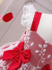 SHEIN 嬰兒花卉刺繡拼接蕾絲前蝴蝶結連衣裙 - 紅白色 - 查看 4