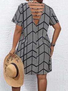 SHEIN LUNE Vestido con estampado de cheurón con abertura trasera