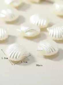 30颗仿珍珠彩色贝壳，扇贝形，小号，尺寸1.1*1.2厘米，适用于项链、手链、工艺品、串珠、婚礼装饰、DIY珠宝配件，海洋风格 - 白色 - 查看 4