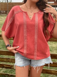 SHEIN LUNE 大碼蕾絲拼接缺口領蝙蝠袖襯衫 - 紅木色 - 查看 5