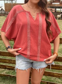 SHEIN LUNE 大碼蕾絲拼接缺口領蝙蝠袖襯衫 - 紅木色 - 查看 7