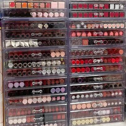 1 件透明塑料化妆品收纳盒，用于精油、面霜、面膜、卸妆液的收纳。带便携式防尘防潮化妆品收纳架和珠宝收纳盒。容量大、便携。情人节礼物