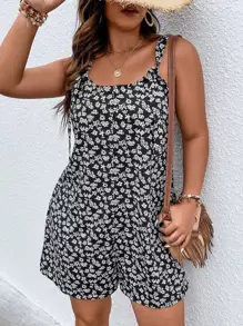 SHEIN LUNE Plus Ditsy Floral Print Cami Romper - Black and White - View 3