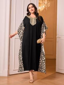 Al Najma Plus Geo Print Batwing Sleeve Contrast Tape Detail Dress - Black - View 5