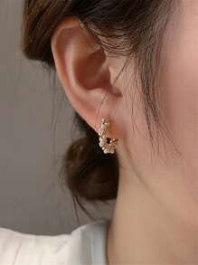 Flyleaf 2pcs 925 Sterling Silver Luxury 18k Gold Plated Shell Faux Pearl Hoop Earrings, Suitable For Daily Wear Premium Jewelry - Gold - View 4