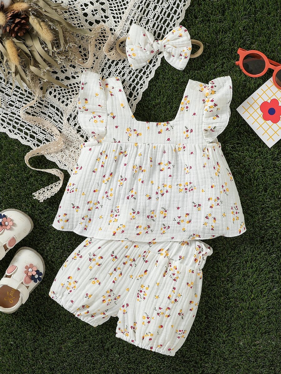 SHEIN 新生兒碎花荷葉邊上衣和短褲和頭巾