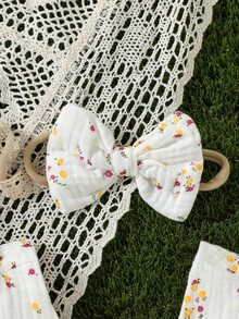 SHEIN 新生兒碎花荷葉邊上衣和短褲和頭巾