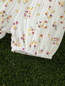 SHEIN 新生兒碎花荷葉邊上衣和短褲和頭巾