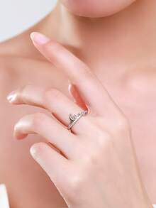 1入組魅力四射方晶鋯石和字母裝飾銀戒指適用於女士日常裝飾 - 銀色 - 查看 2