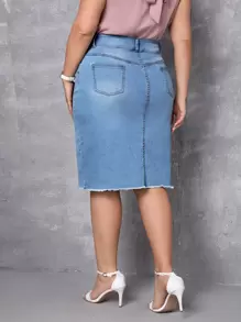 SHEIN Privé Plus High Waist Raw Cut Denim Skirt - Light Wash - View 3