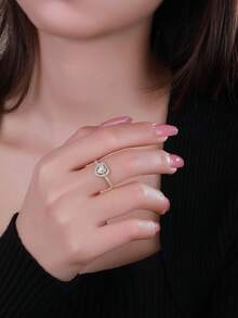 1入組魅力四射銀方晶鋯石愛心裝飾婚戒適合女士適用於約會禮物 - 金黃色 - 查看 2