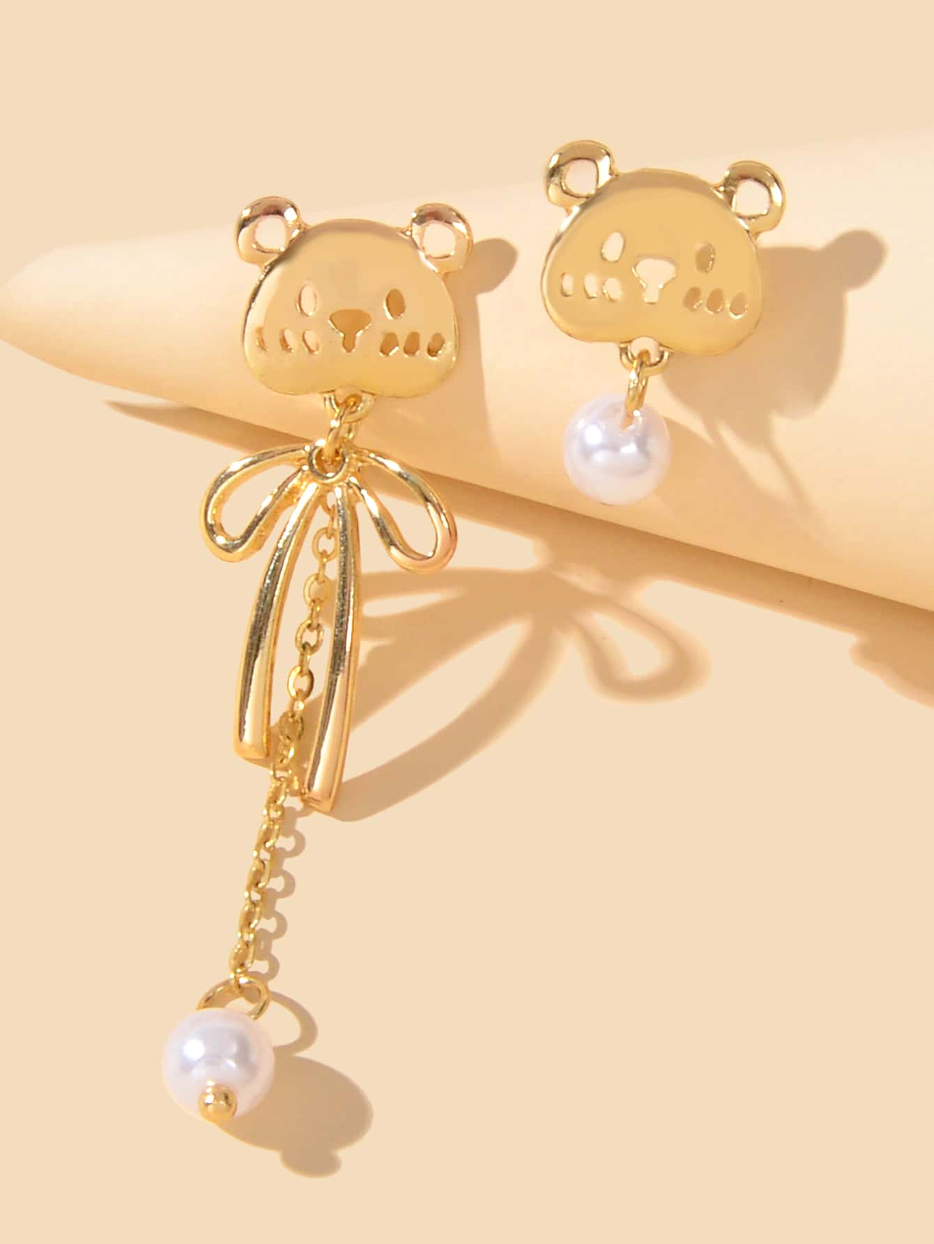 Bông tai thả trang trí hình gấu & ngọc trai giả - Vàng - Xem 1
