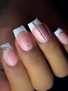 使用 24 片短方形白色法式闪光假指甲、1 片胶带和 1 个指甲锉来提升您的外观，按压式指甲，美甲用品，美甲